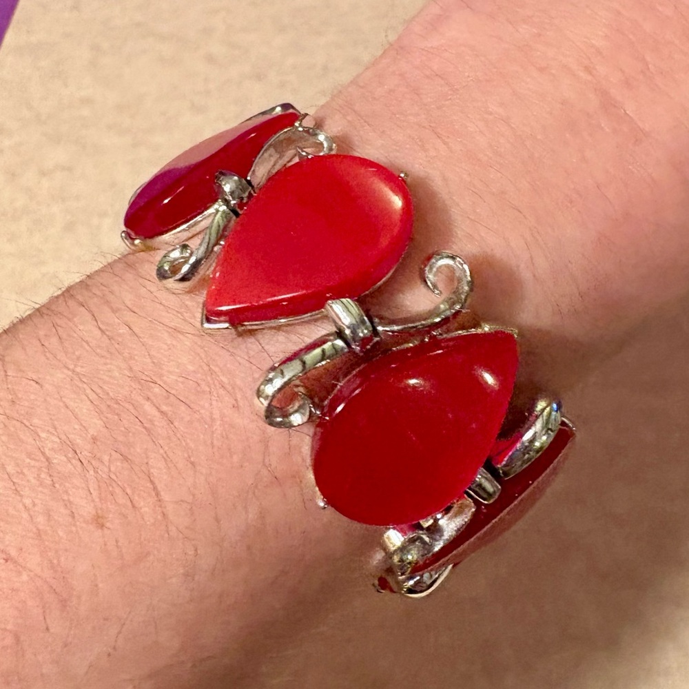 🎁SOLD🎁Vintage 1960 Shiny Red PearTeardrop Shaped Bracelet Silver Lucite